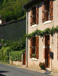 France Housesitter Work Family Money